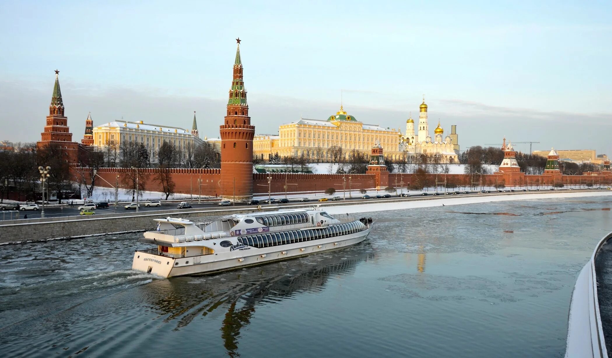 Площадь москва реки