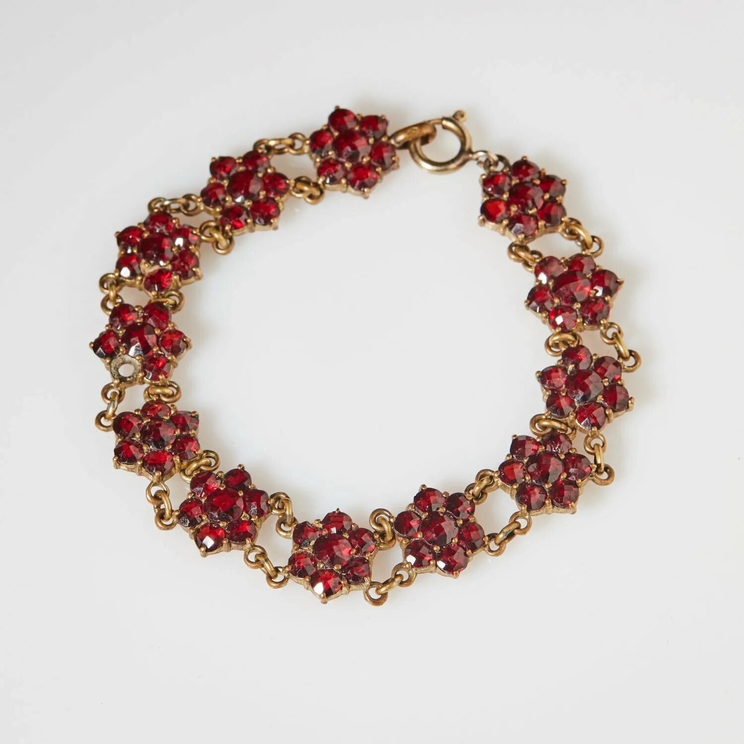 Сорокин браслет с гранатом. Браслет 434553 гранат. Браслет с гранатом. Гранатовый браслет браслет. Гранатовый браслет.