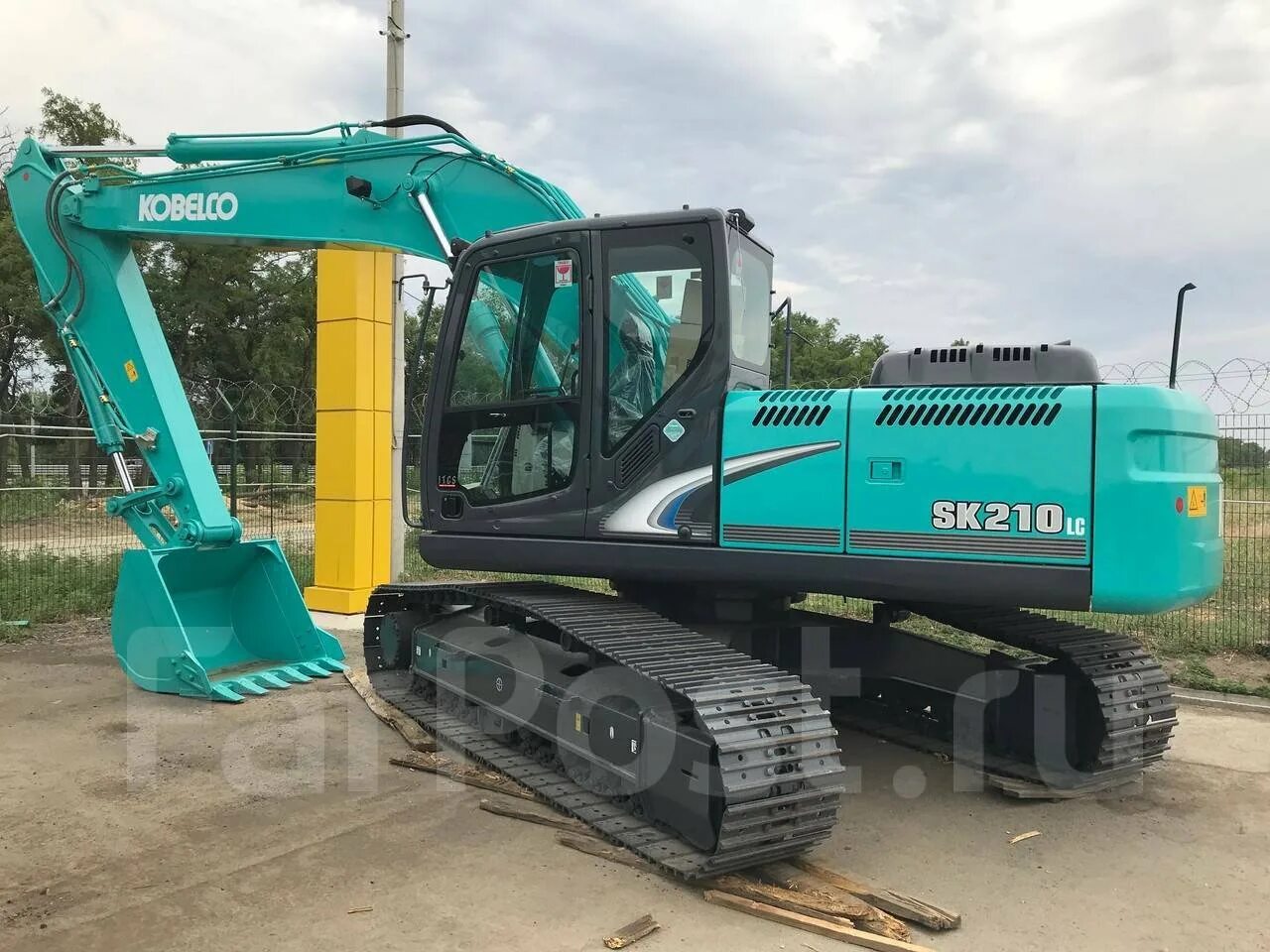 Kobelco sk210lc-10. Экскаватор Kobelco sk210. Kobelco sk210lc-8. Экскаватор Кобелко 210. Купить российский экскаватор