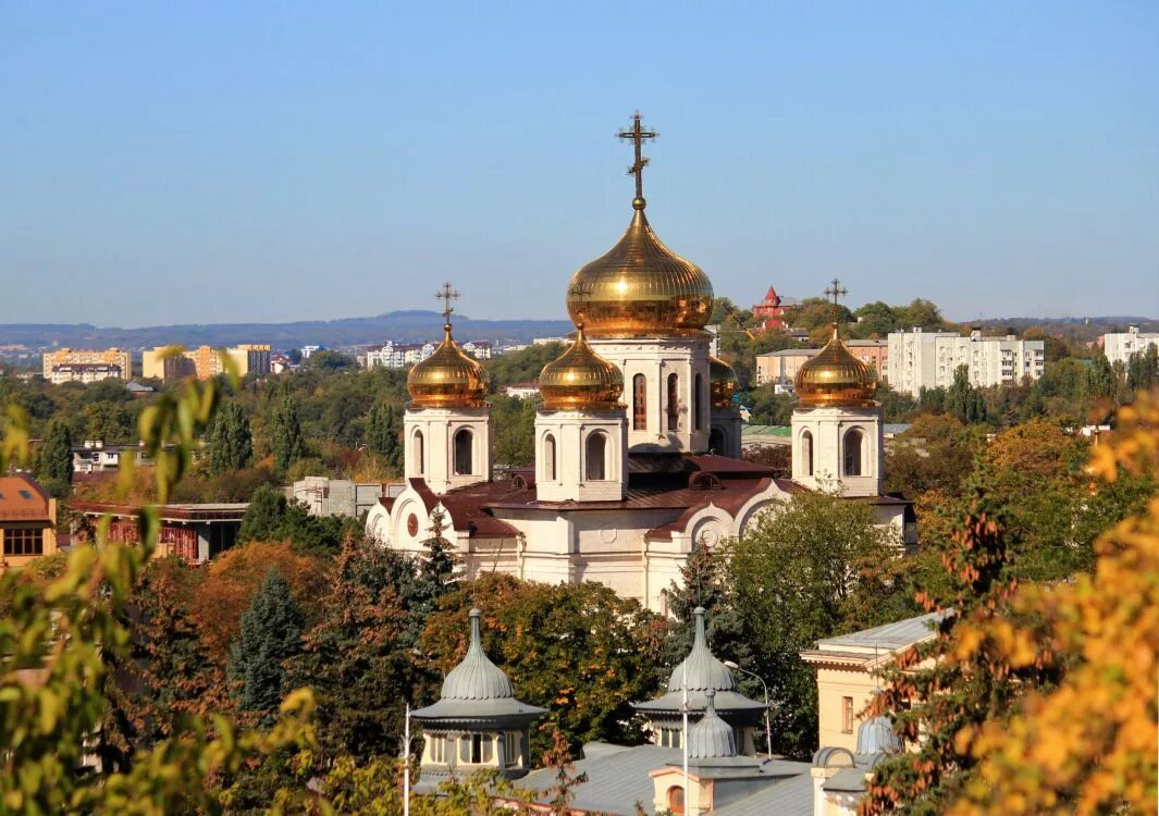 Пятигорск городской сайт. Пятигорск храмы соборы. Спасский храм Пятигорск. Храм Пятигорск в цветнике.