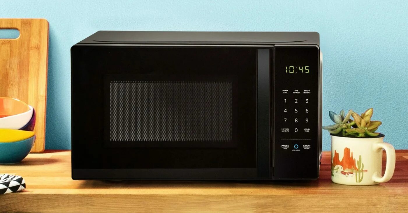 Микроволновая печь дорогие. Микроволновая печь Microwave Oven. Микроволновая печь в интерьере. Микроволновка в интерьере. Микроволновая печь с едой.