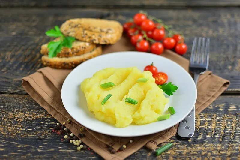 Что можно сделать из остатков пюре картофельного. Картофельное пюре с молоком и сливочным маслом. что приготовить к пюре картофельному. с чем приготовить пюре картофельное. что приготовить к картофельному пюре на ужин.