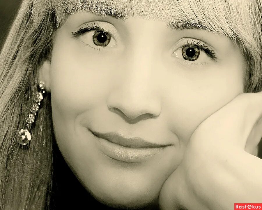 твоя улыбка королев. твоя улыбка королев. твоя улыбка. открытка твоя улыбка. твоя улыбка самая лучшая.