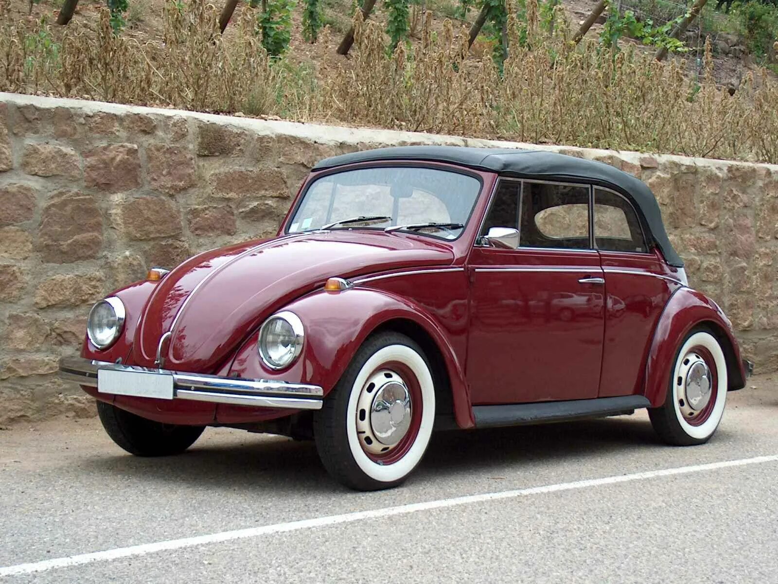 Volkswagen classic. Volkswagen Beetle Жук. Volkswagen Beetle старый. Фольксваген классика Битл. Фольксваген Жук 2023.