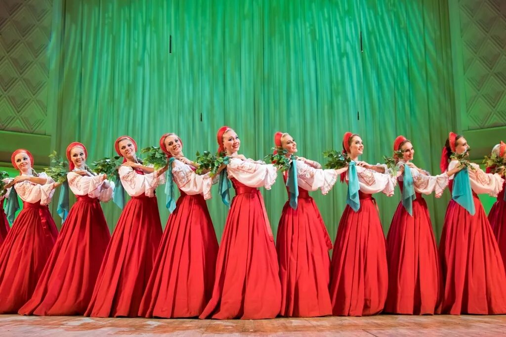 Вокальный ансамбль парафраз тюмень. Ансамбль березка хоровод. Ансамбль березка во поле береза. Ансамбль березка во поле береза стояла видео. Ансамбль березка во поле береза.