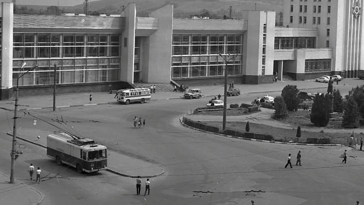 Белгород универмаг белгород 90е. Белгород 90-е. Белгород 1980 год. Парк победы белгород. Белгород 1980.