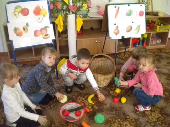 Занятия в саду младшая группа. Осеннее развлечение в средней группе. Развлечения в младшей группе. Дети в саду на занятие тема овощи. Итоговое занятие в группе раннего возраста