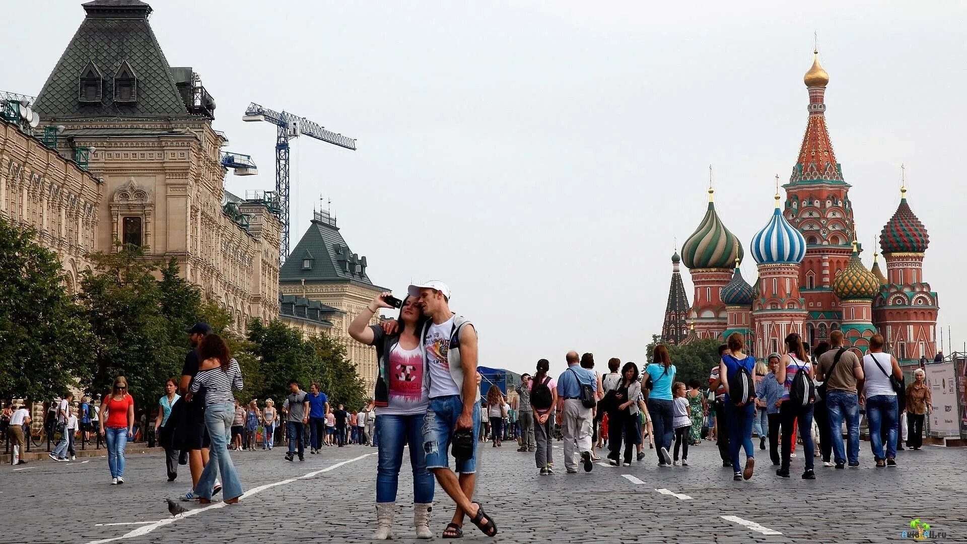 Впечатления иностранцев. Туристы на красной площади. Туризм в России. Туризм красная площадь. Иностранные туристы в Москве.