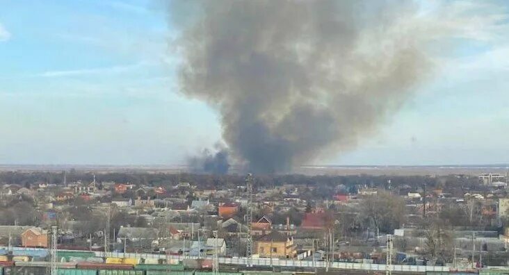 Что горело на левом берегу. Пожар на левом берегу. Пожар на левом берегу Дона. Горят камыши Батайск. Пожар Ростов Батайск камыша.