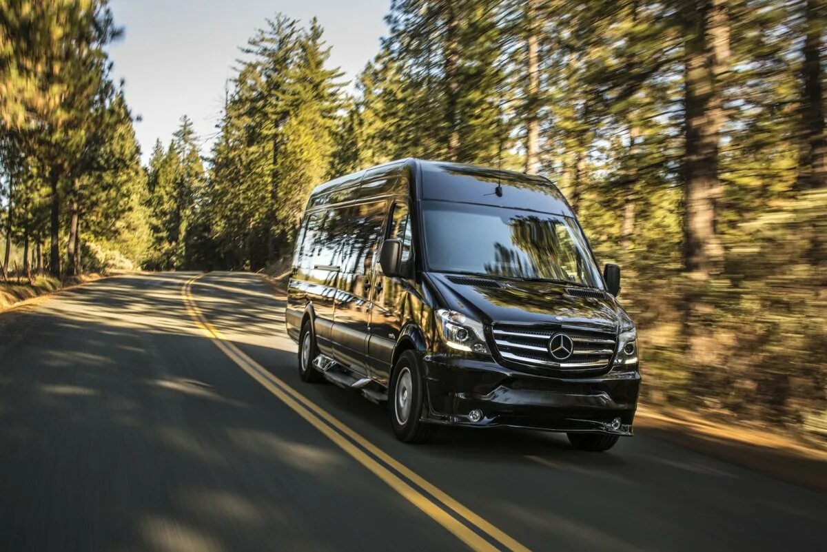 Mercedes-Benz Sprinter. Mercedes Sprinter 2022. Mercedes-Benz Sprinter Luxury. Мерседес-Бенц Спринтер Люксури. Спринтер листам