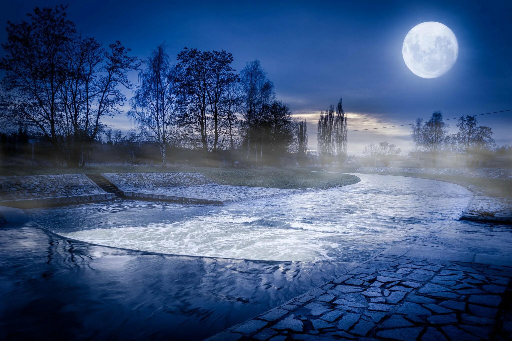 Чудесные лунные мартовские ночи впр 5 класс. Лунная ночь. Лунный пейзаж. Луна зимой. Река ночью.