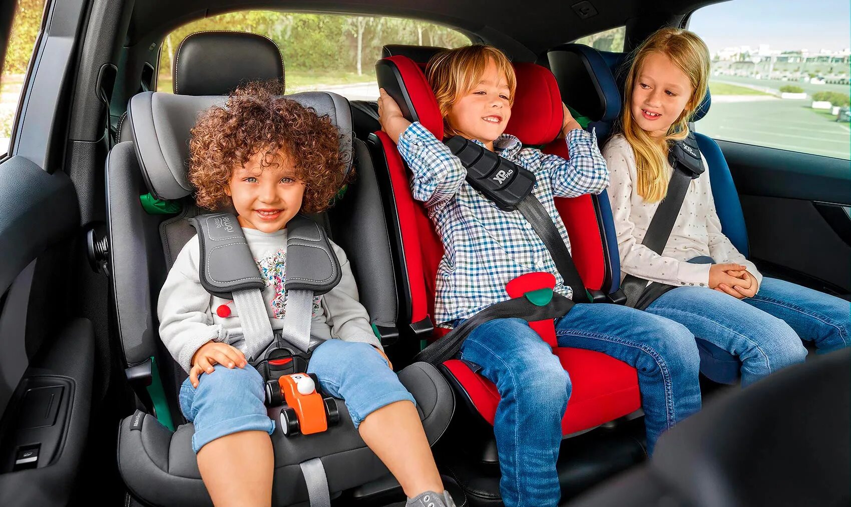 Детский бустер Britax Romer. Britax Römer Advansafix i-Size. Britax Romer автокресло в бустер. Кресло Бритакс Ромер Advansafix i Size. Со скольки лет можно ездить детям впереди