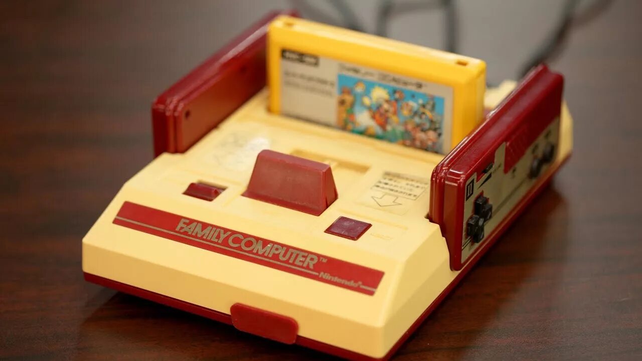 Приставка Денди Нинтендо. Приставка Нинтендо Фамиком. Приставки 1983 Нинтендо. Nintendo Famicom NES. Nintendo компьютер