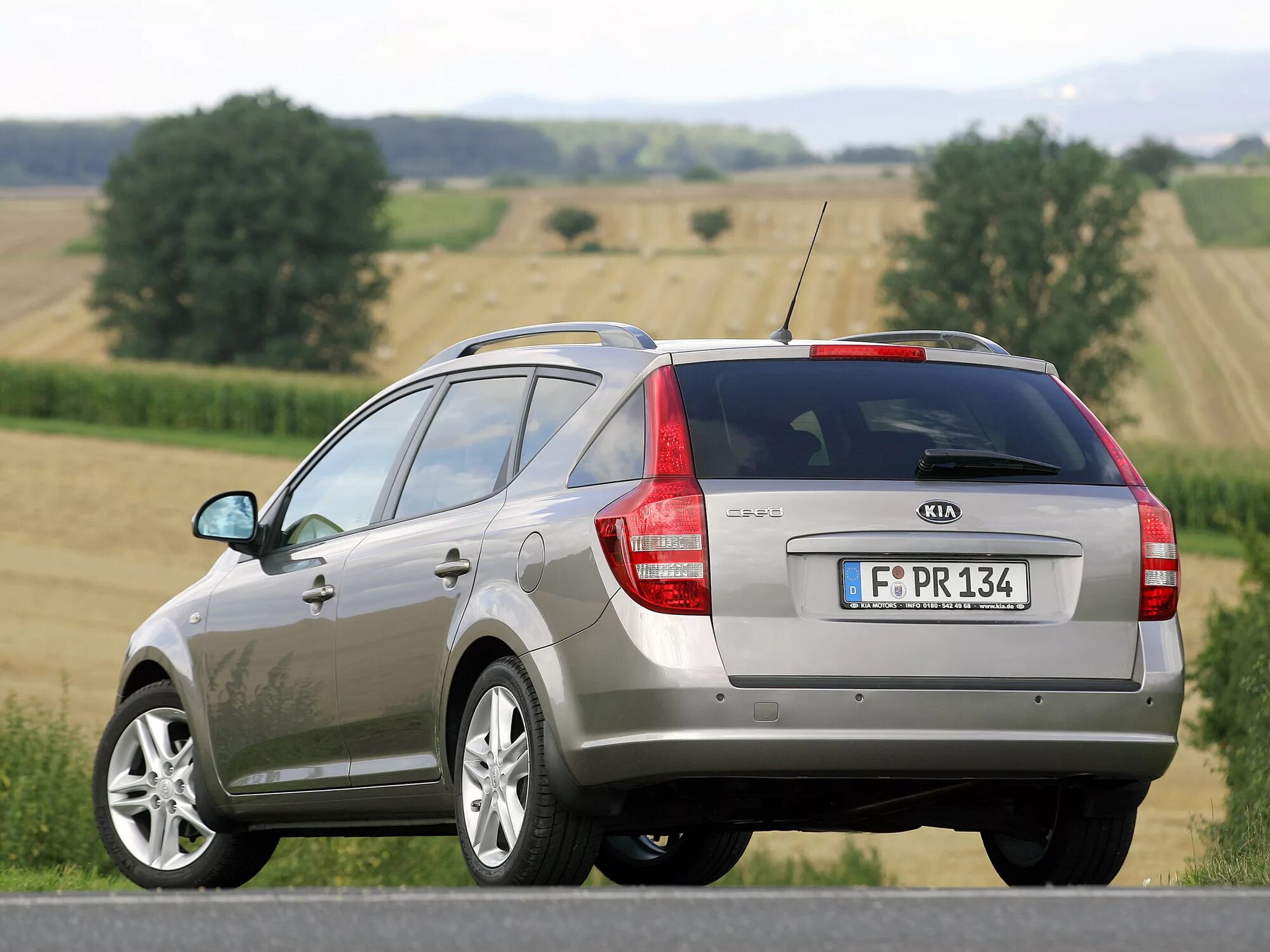 Сид первое поколение. Kia Ceed 2010 универсал. Kia Ceed 2008 универсал. Kia Ceed 2007 универсал. Kia Ceed ed 2011 универсал.