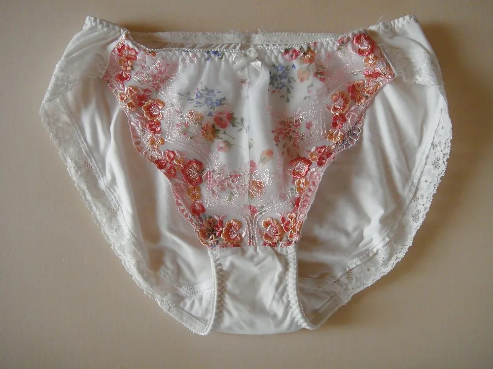 Amateur granny in panty с прокладкой. Directoire knickers ниже колен. Девушки с волосатыми кисками. Грэнни панти. Красивые девушки с лохматой киской.