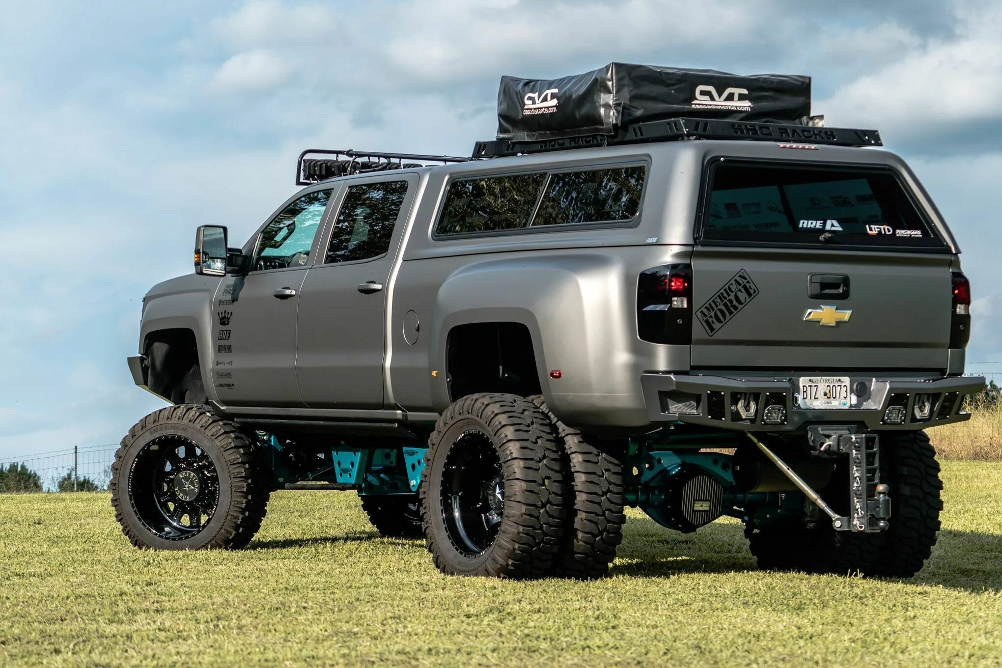 Лучшие автомобили полный привод. Chevrolet Silverado 3500 off Road. Chevrolet Silverado off Road Tuning. Chevrolet Express 3500 off Road. Silverado 3500 Tuning.