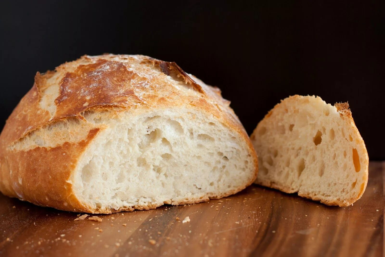 Хлеб пшеничный деревенский подовый. Белый хлеб чиабатта. Итальянская булка чиабатта. Буханка чиабатта. Подовой домашний хлеб