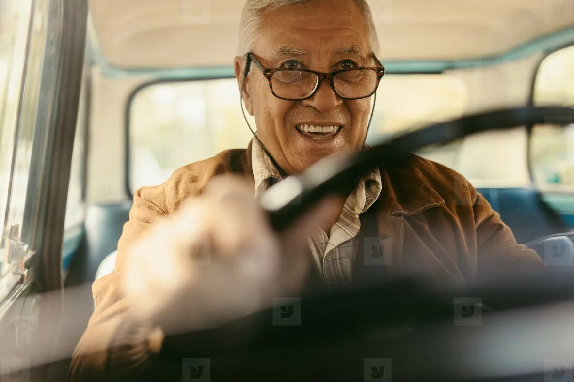 Happy old man. Senior man smiling uhd. Старичок улыбается. Happy old man. Happy old man.