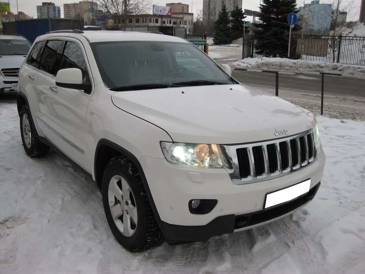 Купить машину за 1500000 рублей. Jeep Grand Cherokee wk2 2012 белый. Джип до 1000000 рублей. Внедорожники до 1 млн рублей. Машина внедорожник за 1500000 рублей.