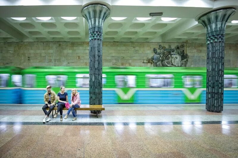 Ташкент метро горького. Ташкент станция метро национальный парк. южный вокзал в ташкенте станция метро. ташкентское метро. самые красивые станции метро ташкента.