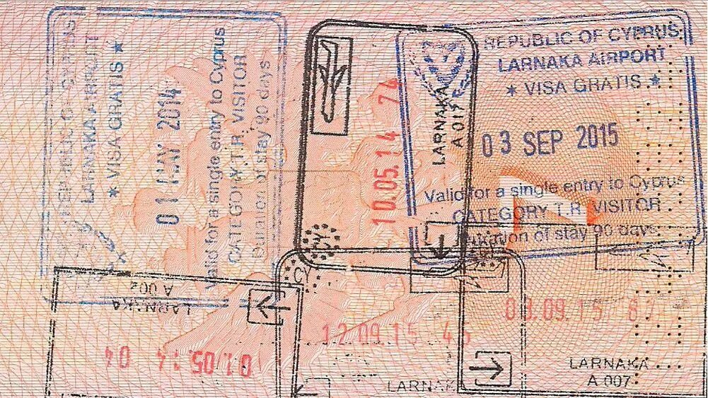 Нужна ли виза на кипр в 2025. Виза на кипр. кипрская виза. кипр штамп в паспорте. штамп кипра в загранпаспорте.