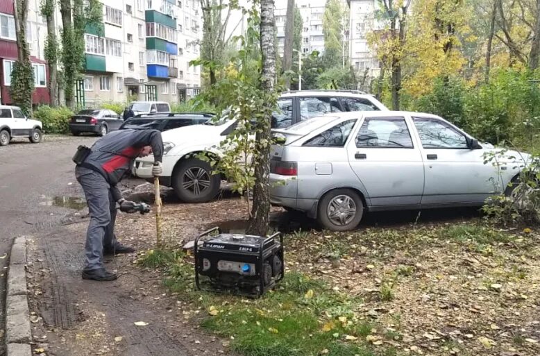 Новости 7.00. Две машины во дворе. Липецкие дворы. Незаконный забор. Смоленск дворы.