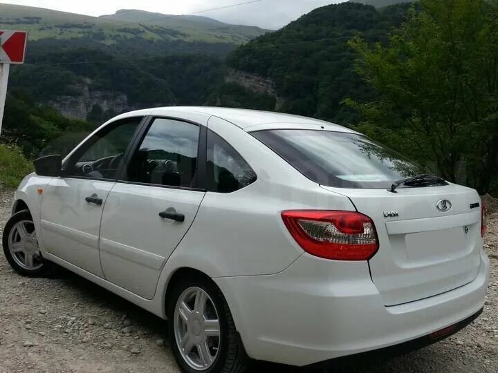 Гранта кбр с пробегом. Лада гранта лифтбек. lada granta liftback. гранта лифтбек белая. торусы на лада гранта лифтбек.