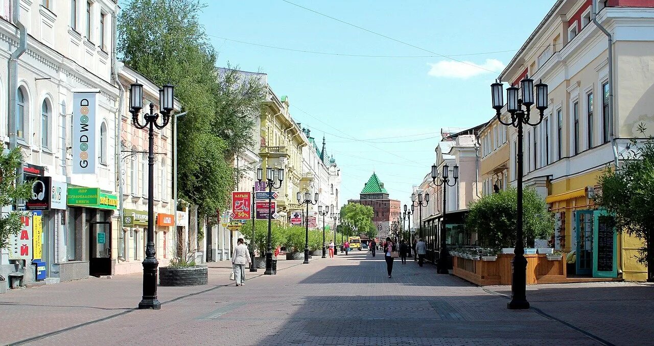 Большая Покровская улица в Нижнем Новгороде. Большая Покровка Нижний Новгород. Улица Покровка Нижний Новгород. Центральная улица Нижнего Новгорода пешеходная.