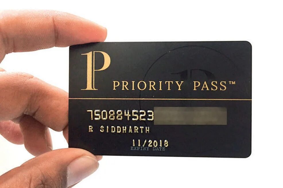 Priority Pass зал в аэропорту. Карта приорити пасс Сбербанк. Карточка priority Pass. Карта приорити пасс