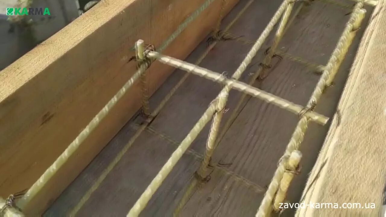 Композитная арматура для фундамента можно ли. Армопояс с композитной арматурой. армопояс из стеклопластиковой арматуры 12 мм. вязка стеклопластиковой арматуры. пластиковая арматура на армопояс.