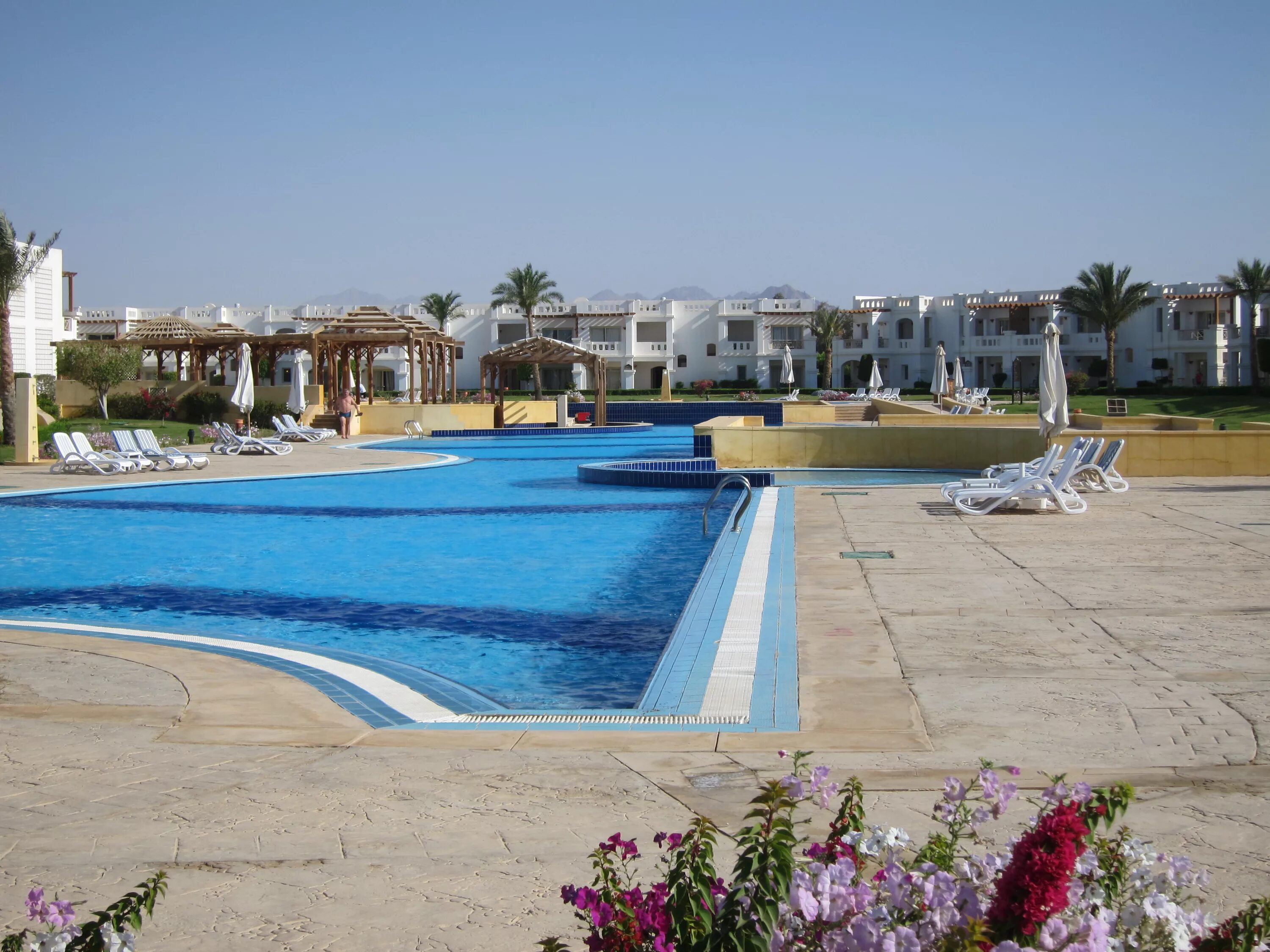 Шарм-эш-шейх фрипик. Бассейн шейха. Nubian village aqua 5 египет шарм-эль-шейх. Белая мечеть шейха зайда в абу-даби. Большая мечеть шейха зайда в абу-даби.