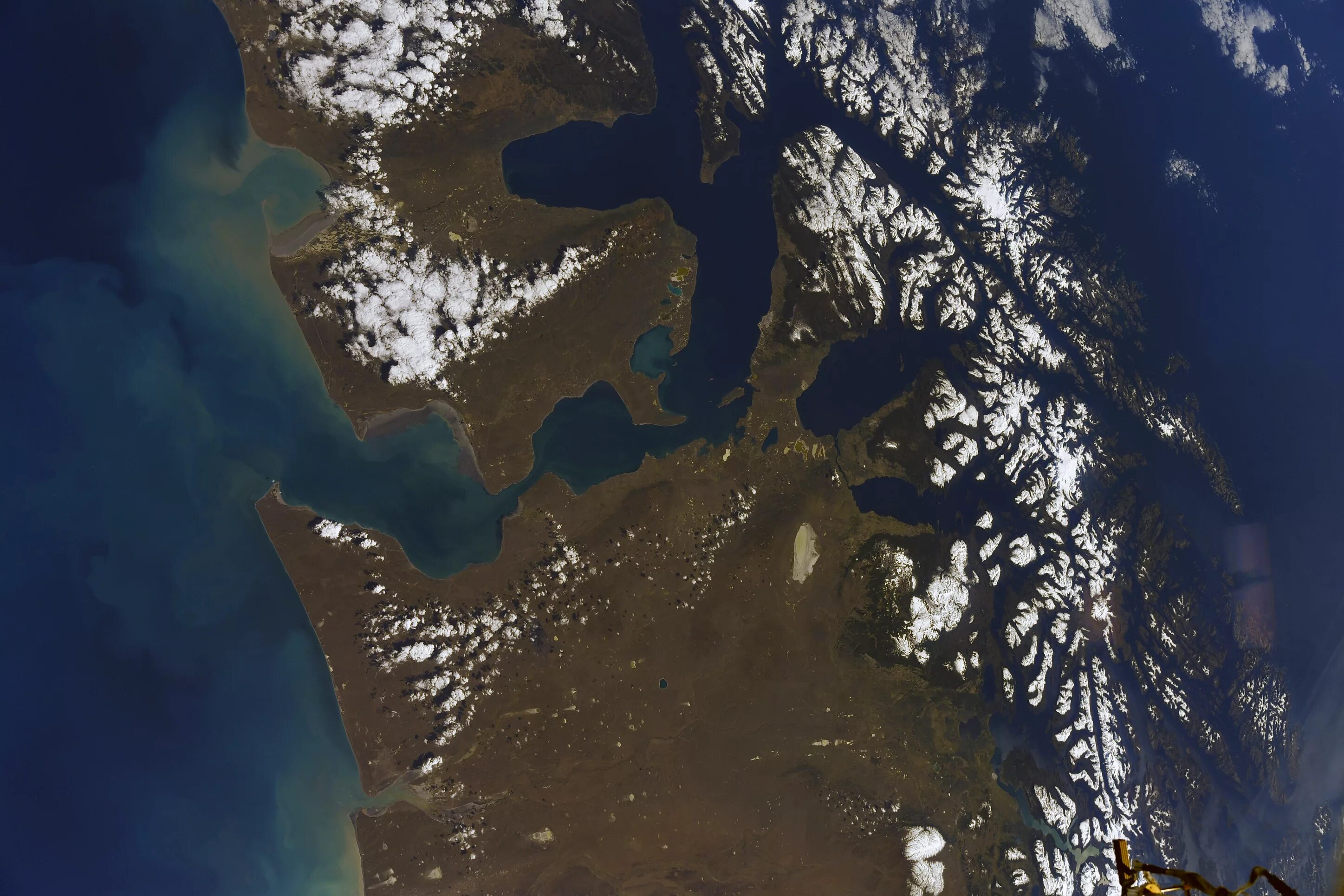 архипелаг огненная земля сверху. архипелаг огненная земля на карте южной америки. фернан магеллан магелланов пролив. магелла́нов пролив. магелланов пролив.