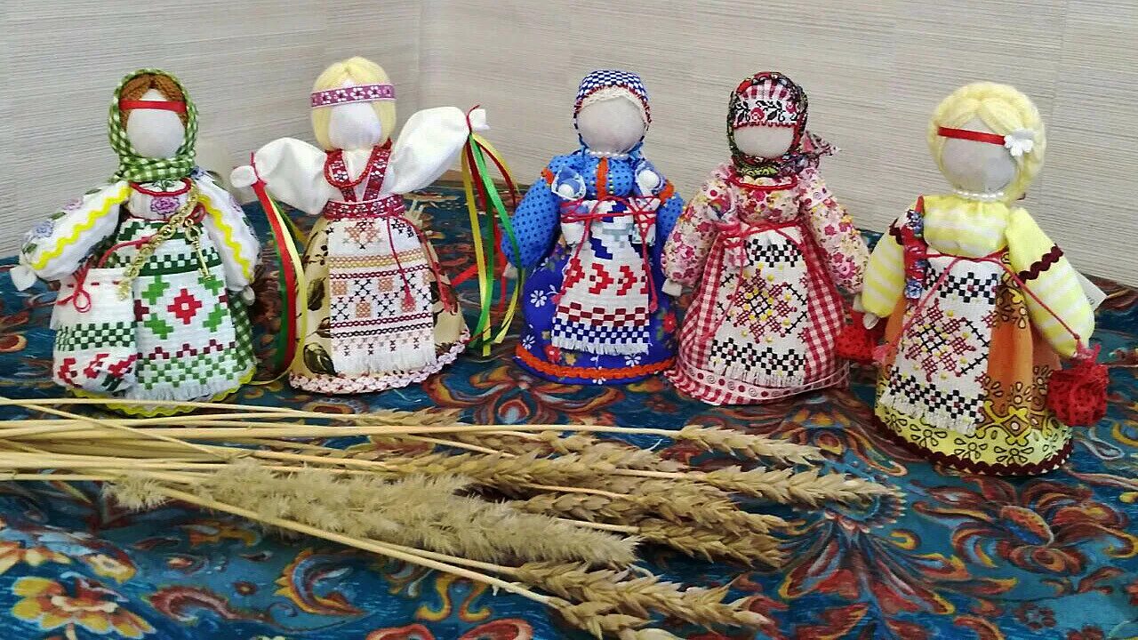 тряпичные куклы на руси. закрутка удмуртская кукла оберег. народная кукла. тряпичная кукла. народная тряпичная кукла закрутка.