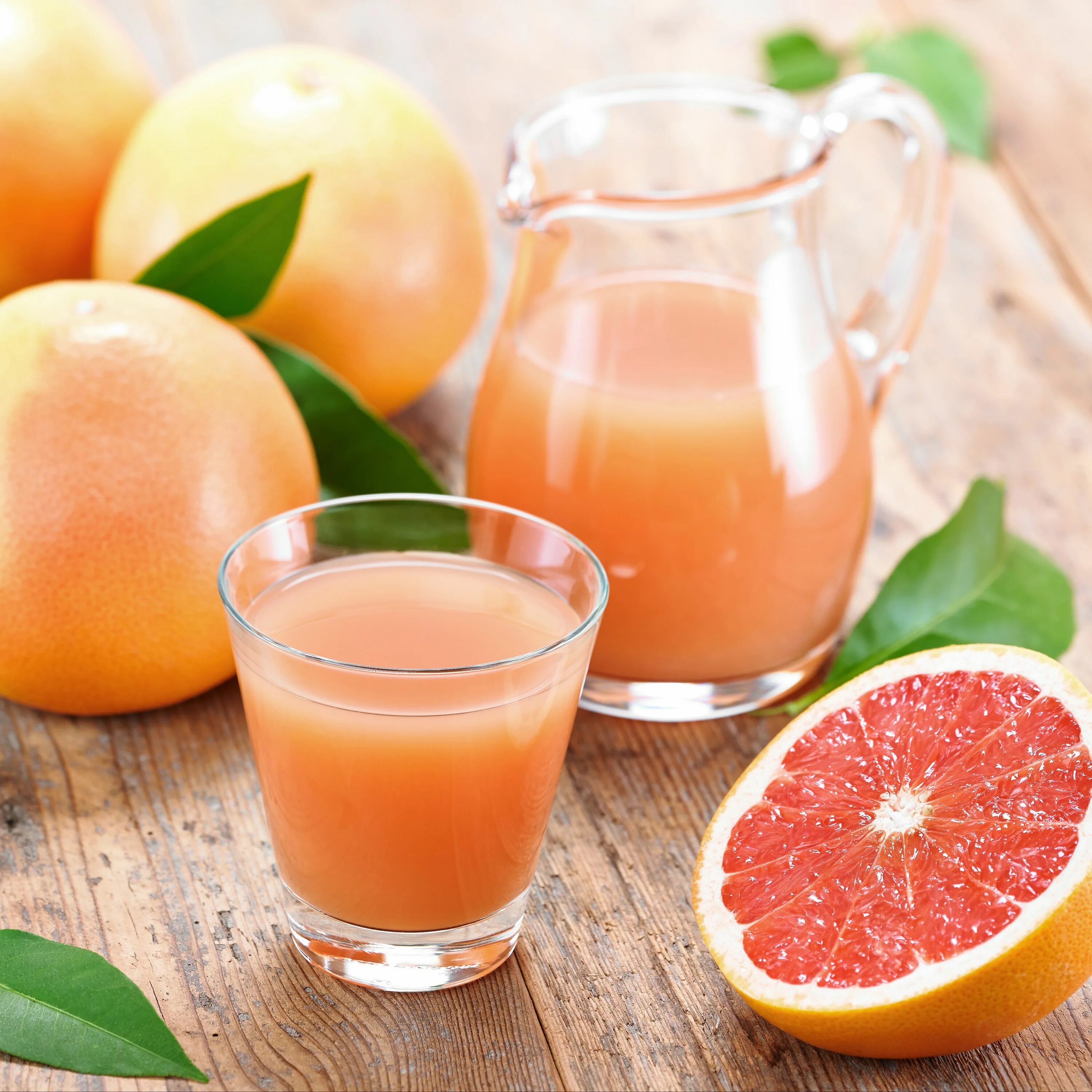 Апельсиновый сок. Делает фреш из апельсинов. Сладкие вины фреш апельсины. Апельсиновый сок. Сладкие вины фреш апельсины.