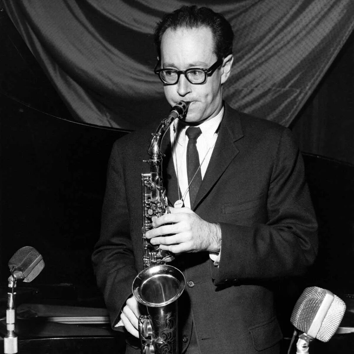 Paul desmond. Пол Дезмонд саксофонист. Paul Desmond фото. Paul Desmond мундштук.