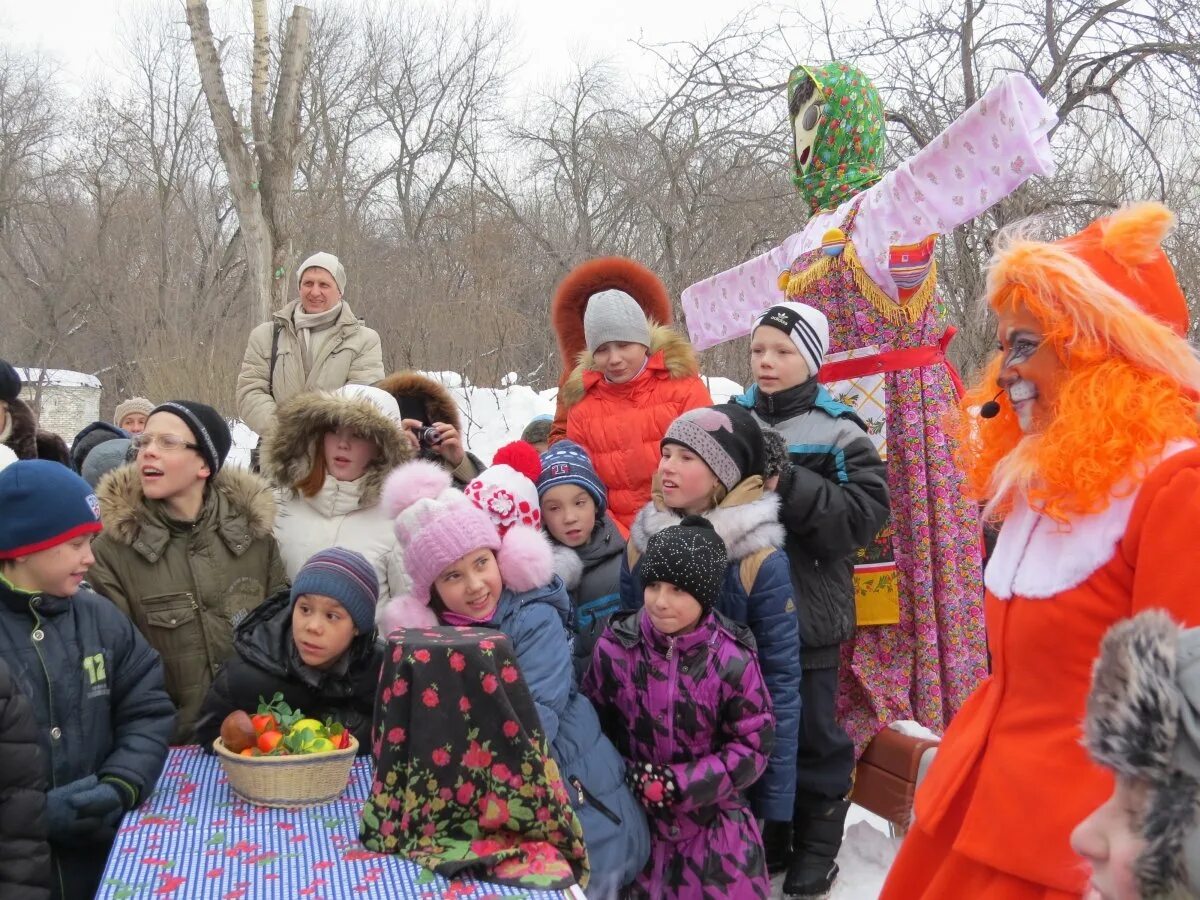 Празднование масленицы в школе