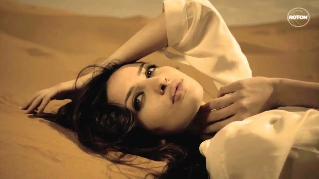 Девочка стонет. Нежные стоны. Девушка страстно стонет. Удовольствие в постели. Песня со стонами девушки.