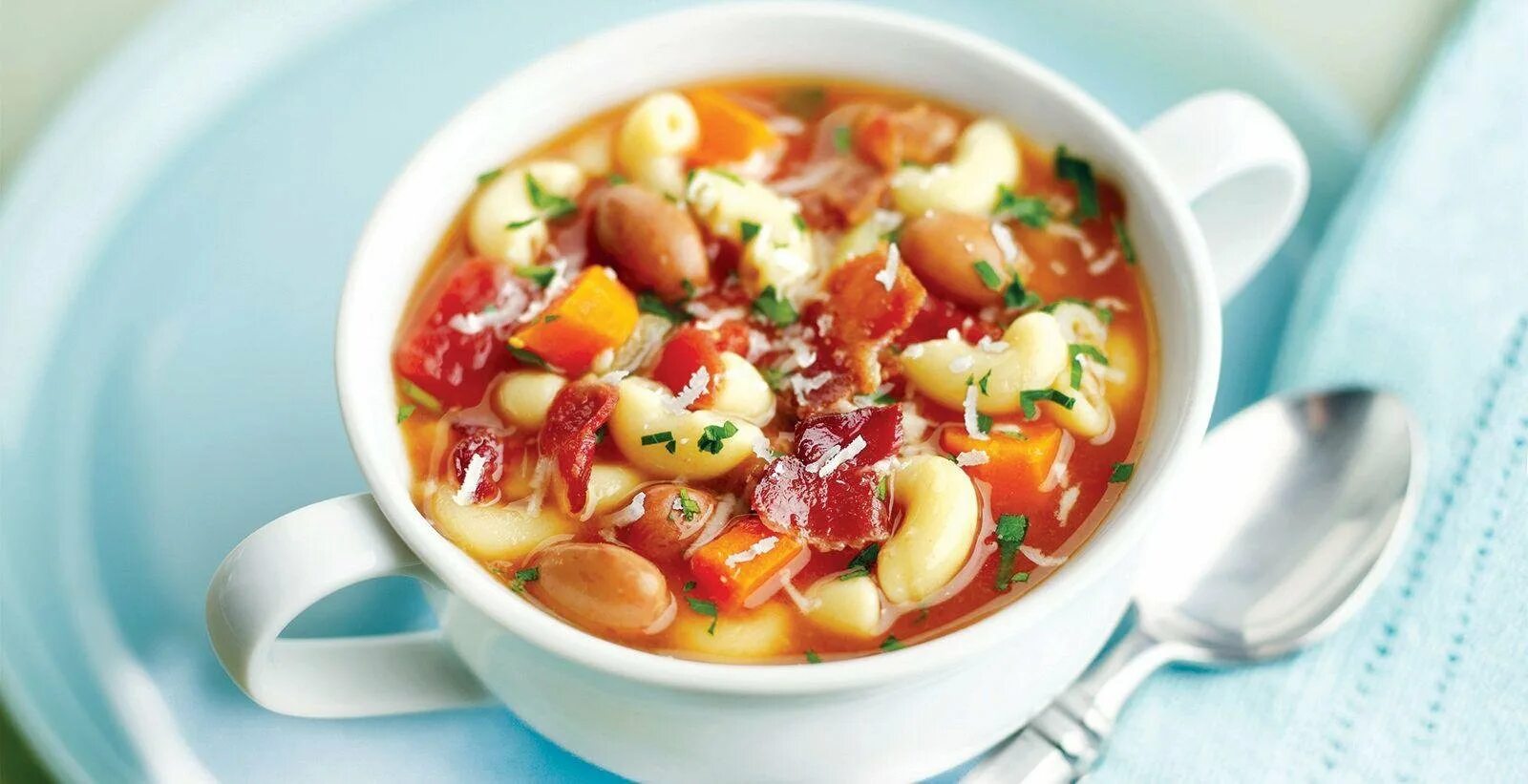 Суп с макаронами и тушенкой. Суп с рожками. суп с фасолью и макаронами. фасолевый суп без мяса. суп с рожками и картошкой.