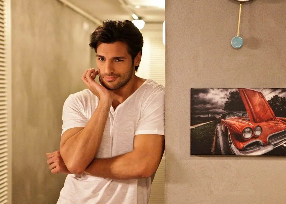 аяз вишневый. вишневый сезон италия. серкан чайоглу. серкан балак актер. аяз турецкий актер.