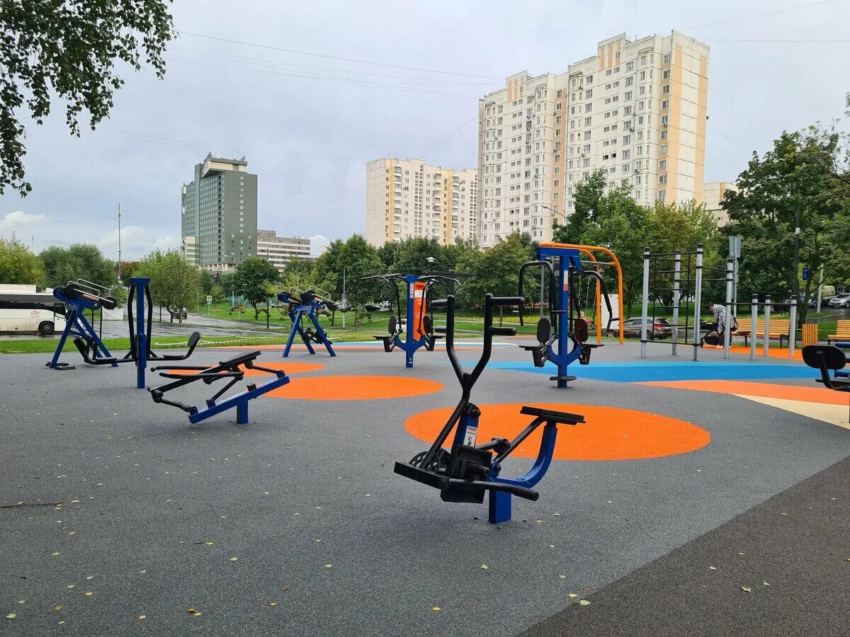 Шипиловский проезд 63 к 2 манеж альфа. Детская спортивная площадка. Детские спортивные площадки для улицы. Детская площадка. Детская спортивная площадка.
