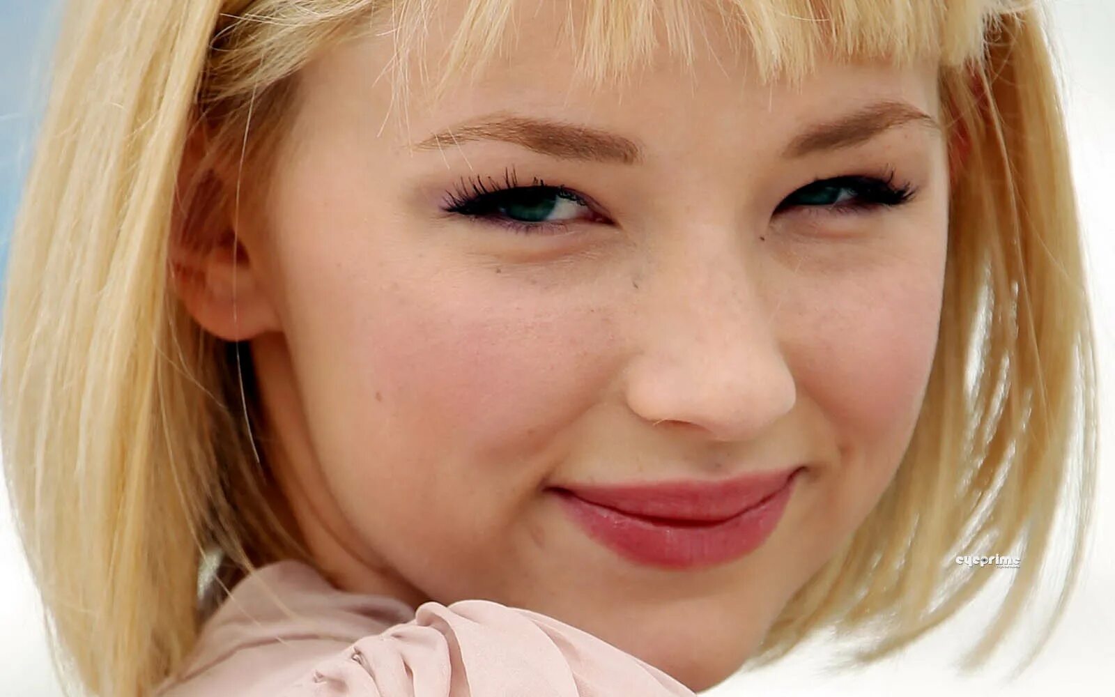 Беннет актриса. Хейли беннетт. хейли беннетт без макияжа. хейли беннетт глаза. хейли беннетт 2025.