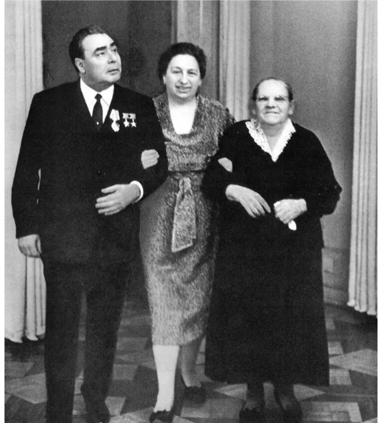 виктория петровна брежнева. виктория петровна денисова брежнева. виктория петровна брежнева и леонид брежнев. виктория брежнева жена. биография виктории петровны брежневой.