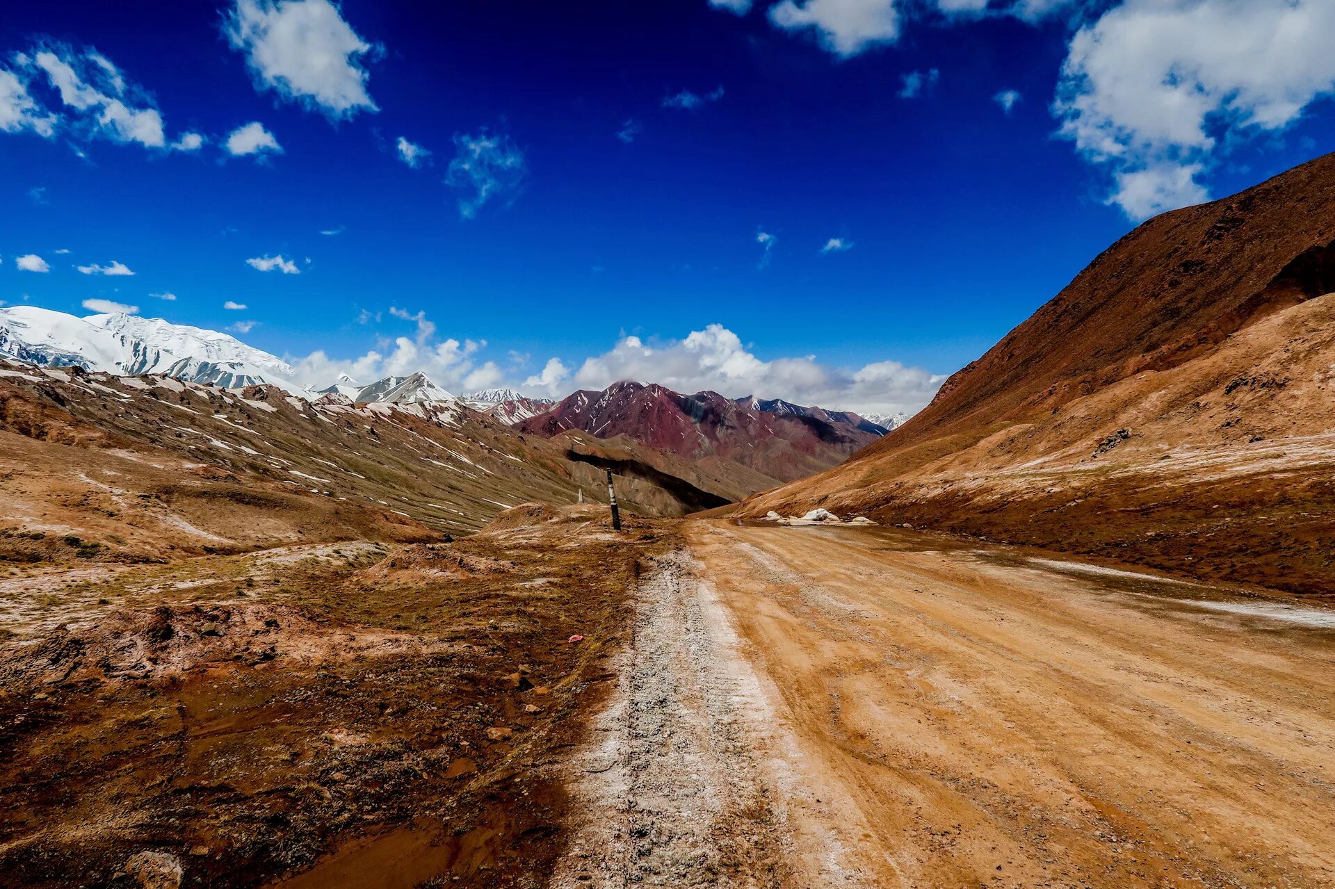 Grand pamir. Памирский тракт Киргизия. Памирский тракт Таджикистан. Перевал Памир в Таджикистане. Памирский тракт перевал.