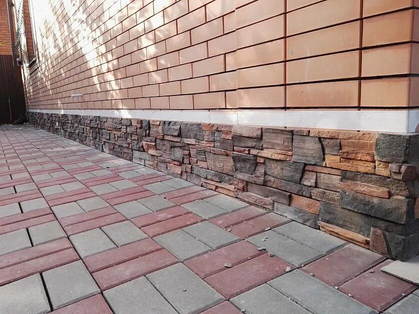 Плитка для цоколя дома цена и фото Клинкерная плитка Stroeher Steinlinge 377 Platinbraun, 240х71х14 мм купить с дос