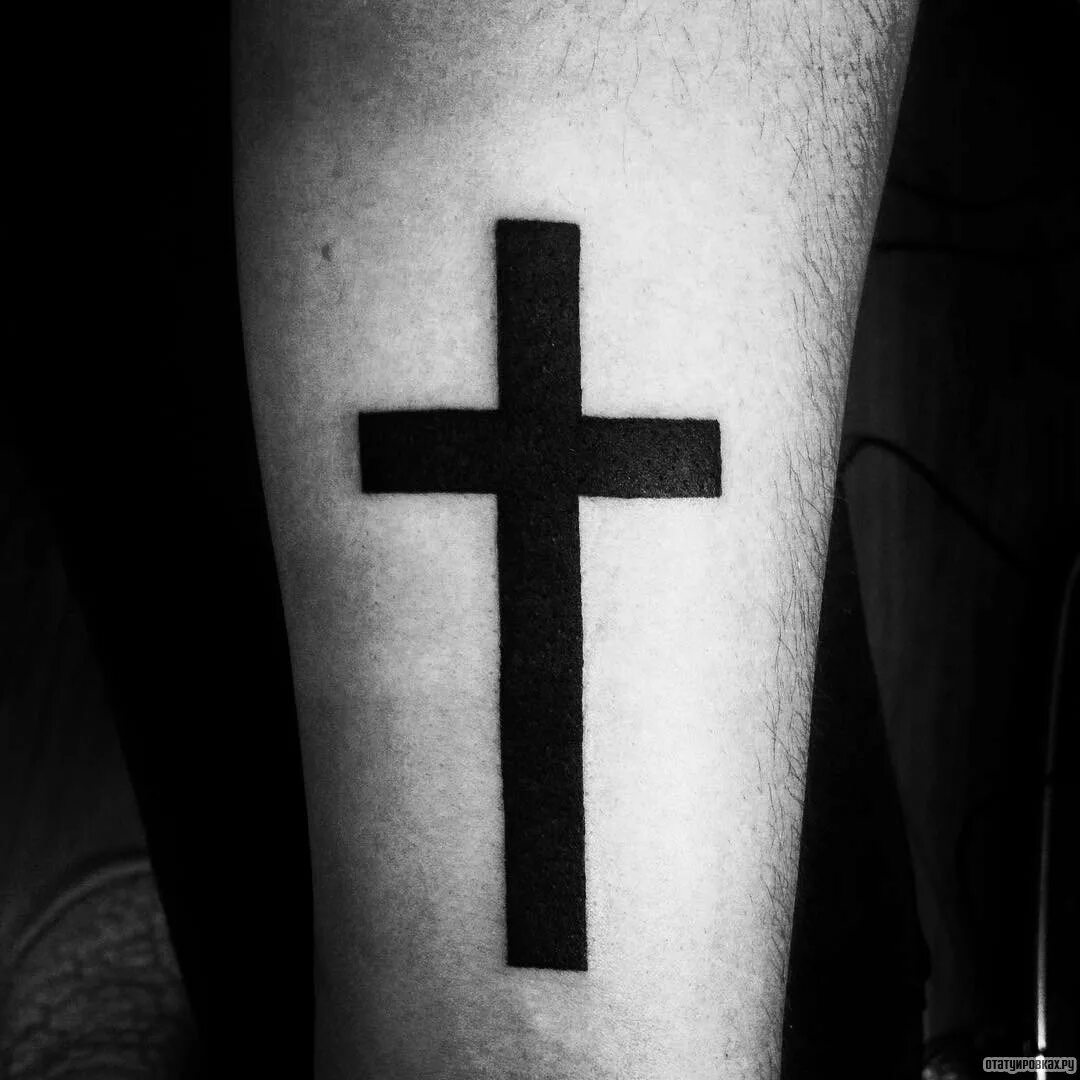 Что значит тату черно. Крест апостола Петра тату. Могильный крест тату. Татуировка крест на руке. Тату черный крест.