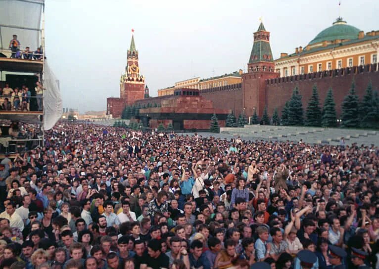 Концерты в москве 2024 на красной площади. Спасская башня 2021. Спасская башня фестиваль 2024. Книжная ярмарка на красной площади 2022 в москве. Прием в пионеры на красной площади.