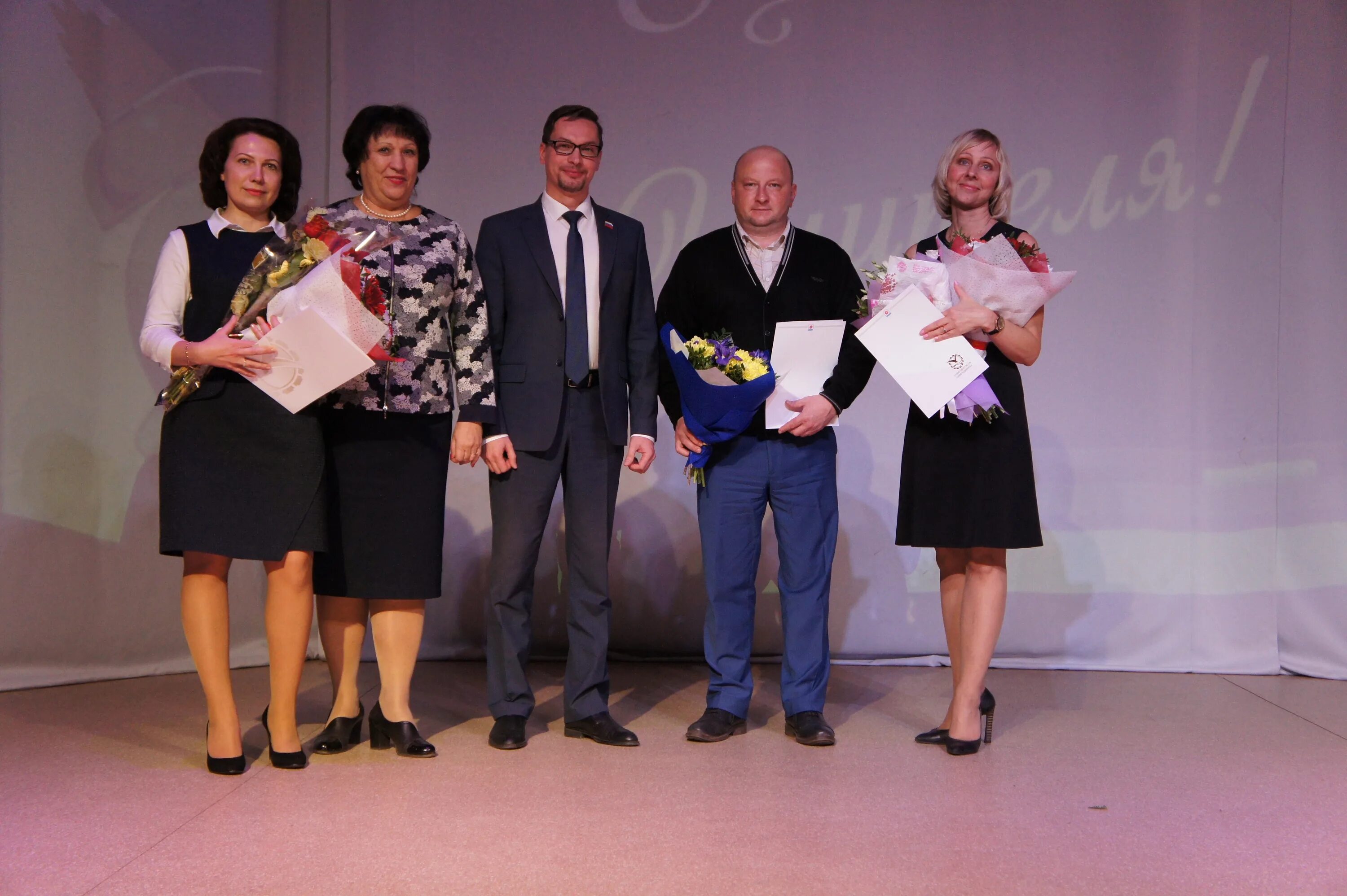 Teacher awards. Награждение учителей на день учителя. Награждение учителей на последний звонок. Призы для преподавателей в Ташкенте. Все награды учителя.