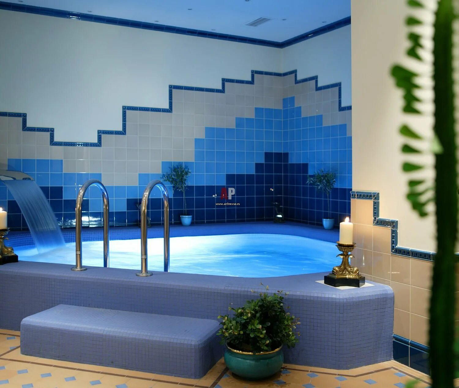 Отделка бассейна. Небольшой бассейн в доме. Отделка бассейнов в частном доме. Отделка стен бассейна. Showers pool