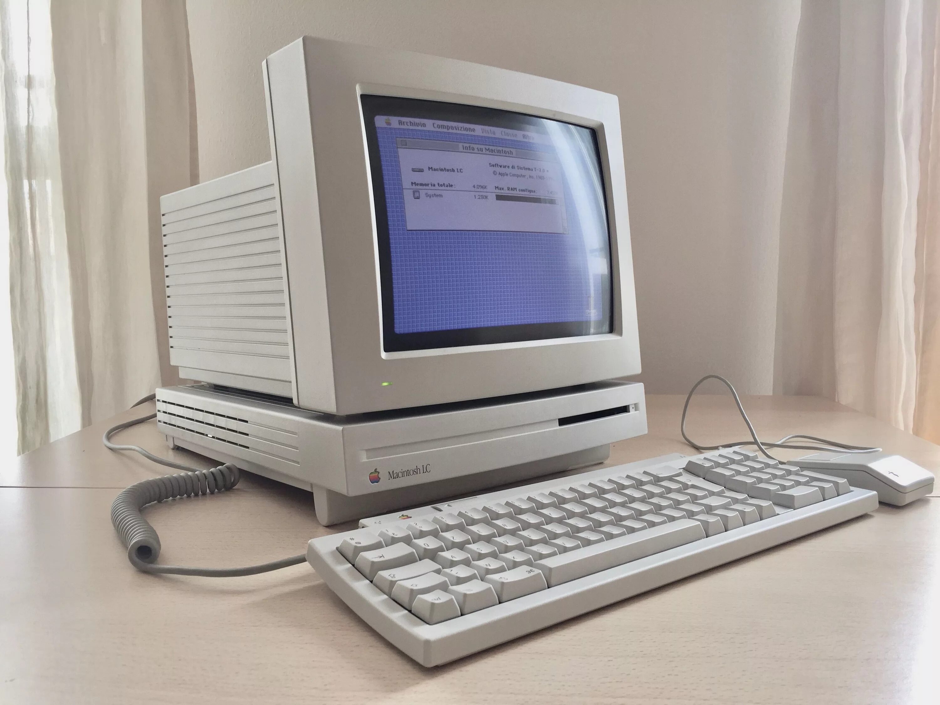 Компьютер сан. Apple Macintosh 1990. Макинтош компьютер Apple 1990. Apple Macintosh 2000. Apple Macintosh LC.