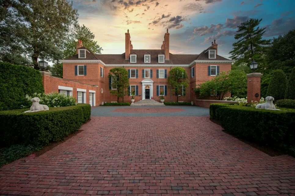 Red mansion